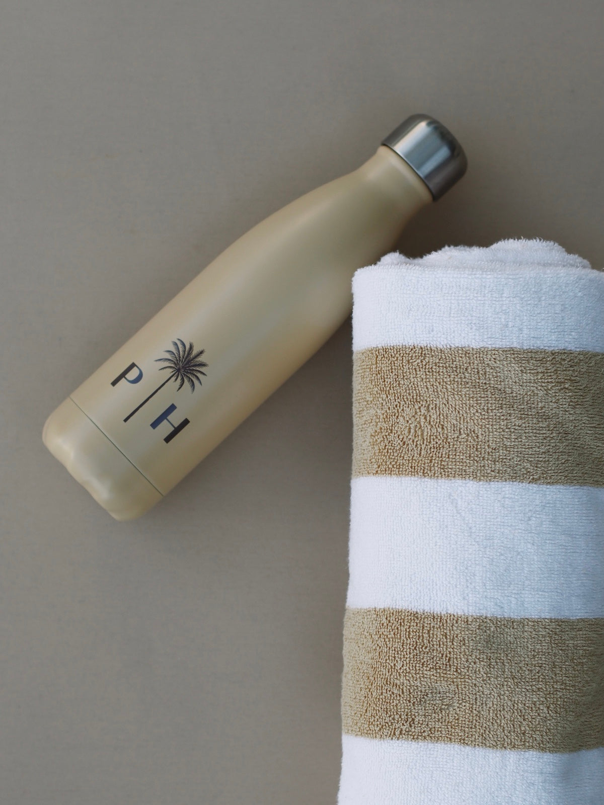 Palm Heights thermo bottle with beach towel